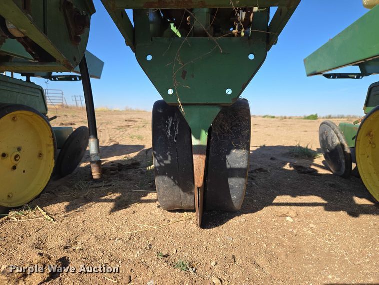 image for item ET5194 John Deere 7100 planter