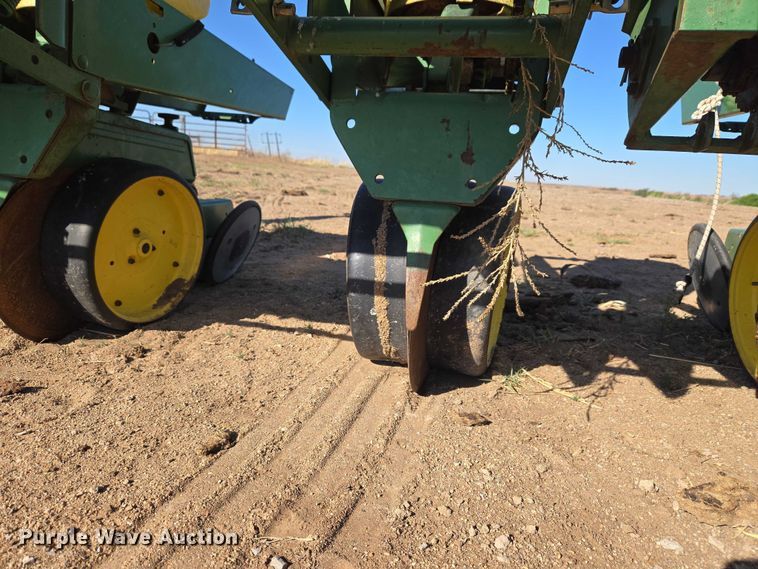 image for item ET5194 John Deere 7100 planter