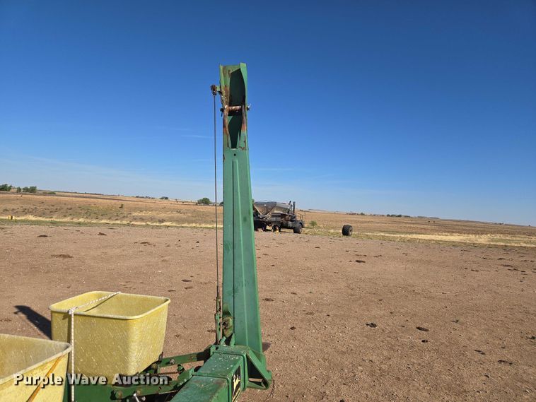 image for item ET5194 John Deere 7100 planter