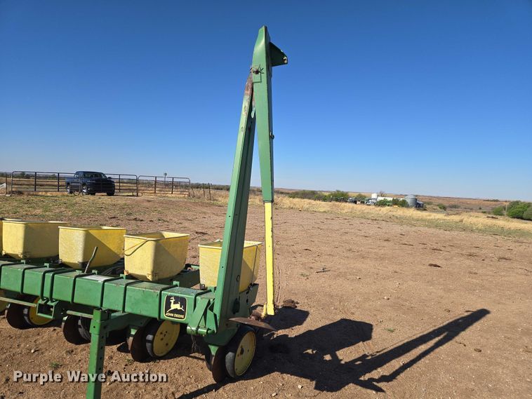image for item ET5194 John Deere 7100 planter
