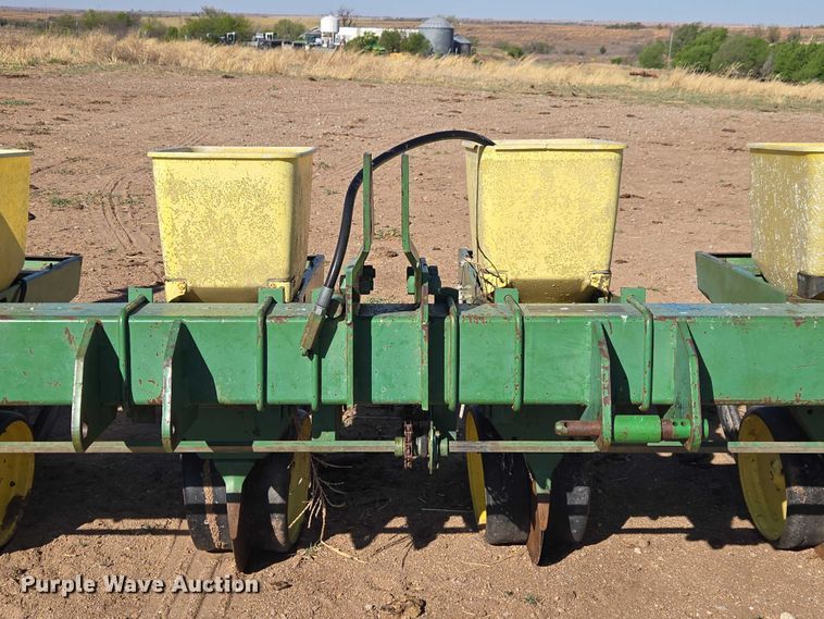 image for item ET5194 John Deere 7100 planter