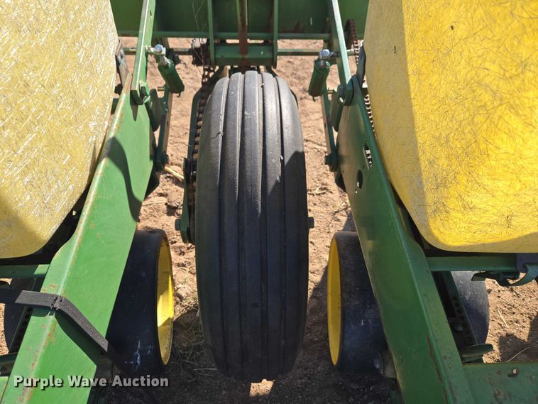 image for item ET5194 John Deere 7100 planter