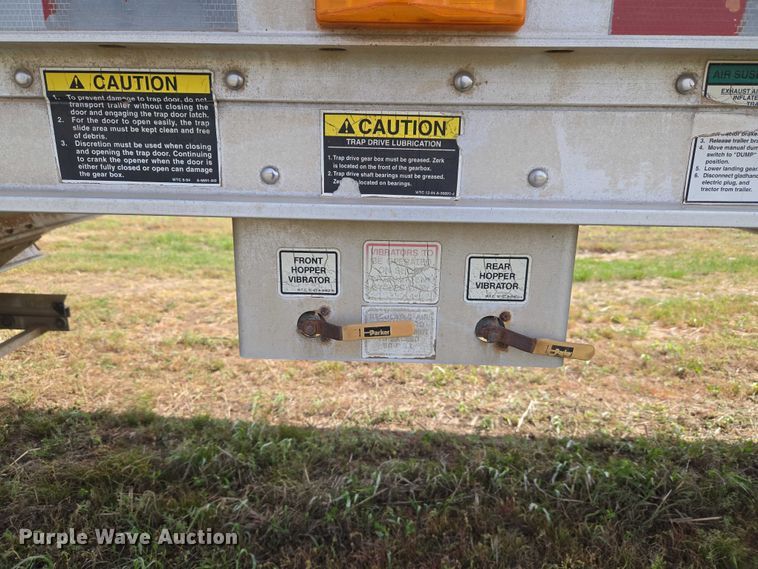 image for item ET5226 2007 Wilson DWH-551C grain trailer