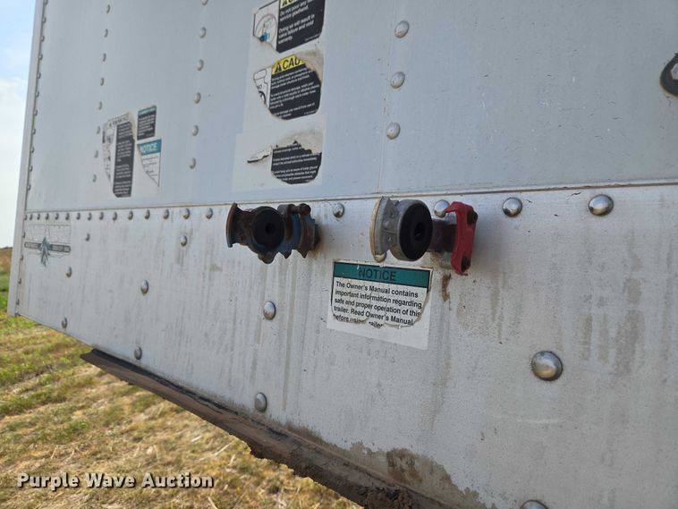 image for item ET5226 2007 Wilson DWH-551C grain trailer