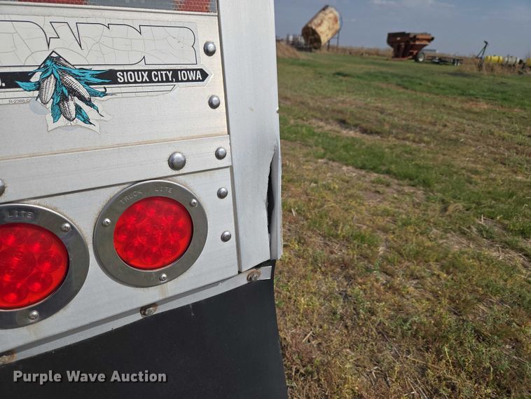 image for item ET5226 2007 Wilson DWH-551C grain trailer