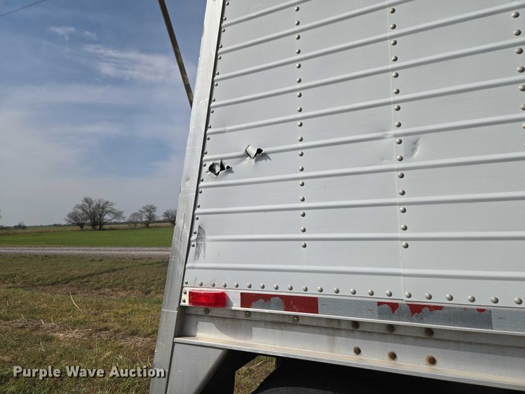 image for item ET5226 2007 Wilson DWH-551C grain trailer