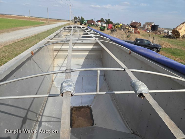 image for item ET5226 2007 Wilson DWH-551C grain trailer