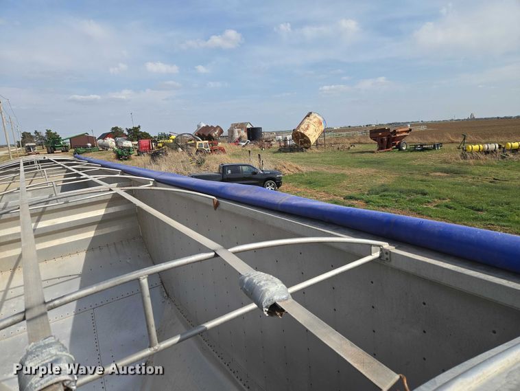 image for item ET5226 2007 Wilson DWH-551C grain trailer