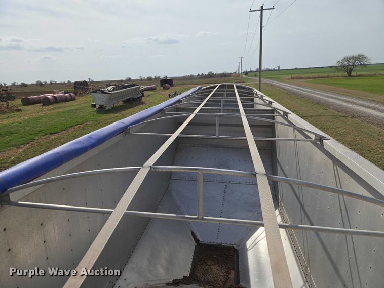 image for item ET5226 2007 Wilson DWH-551C grain trailer