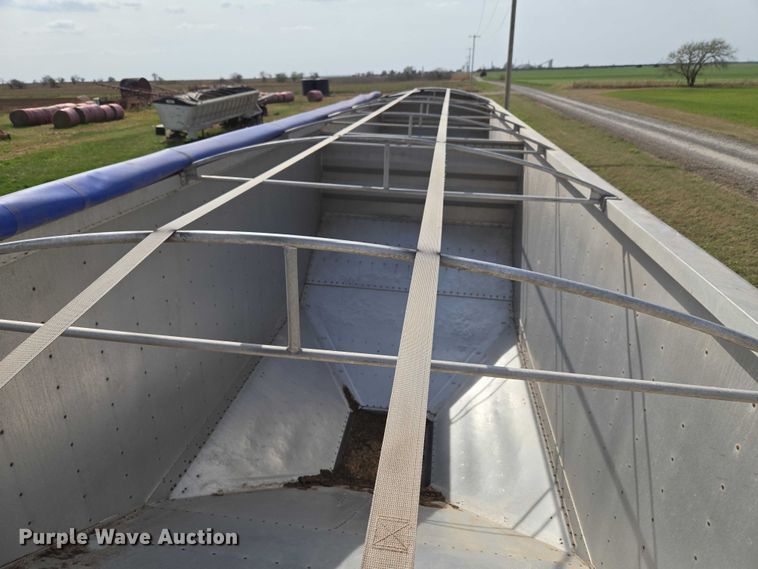 image for item ET5226 2007 Wilson DWH-551C grain trailer