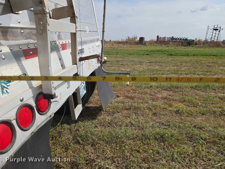 image for item ET5226 2007 Wilson DWH-551C grain trailer