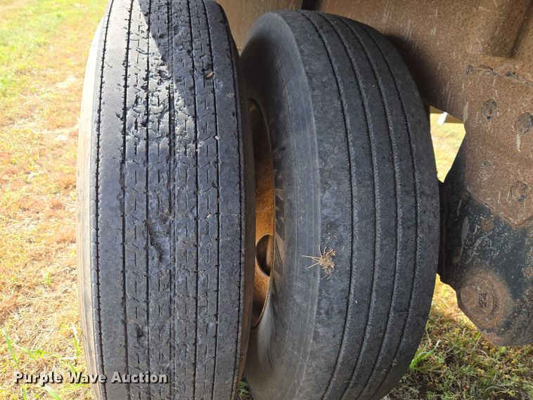 image for item ET5226 2007 Wilson DWH-551C grain trailer