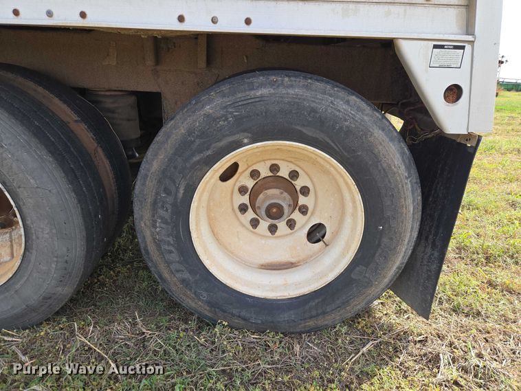 image for item ET5226 2007 Wilson DWH-551C grain trailer