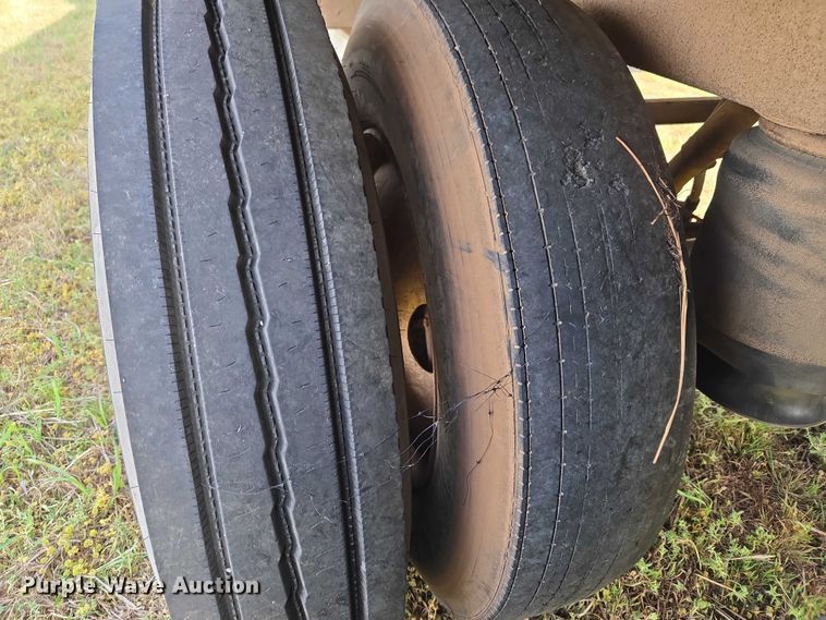 image for item ET5226 2007 Wilson DWH-551C grain trailer