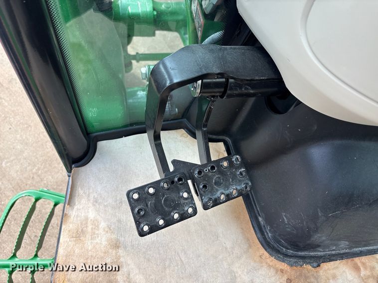 image for item EU0462 2023 John Deere 3039R tractor