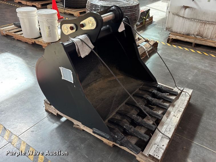 image for item EU0465 Kubota Wbk7419 excavator bucket