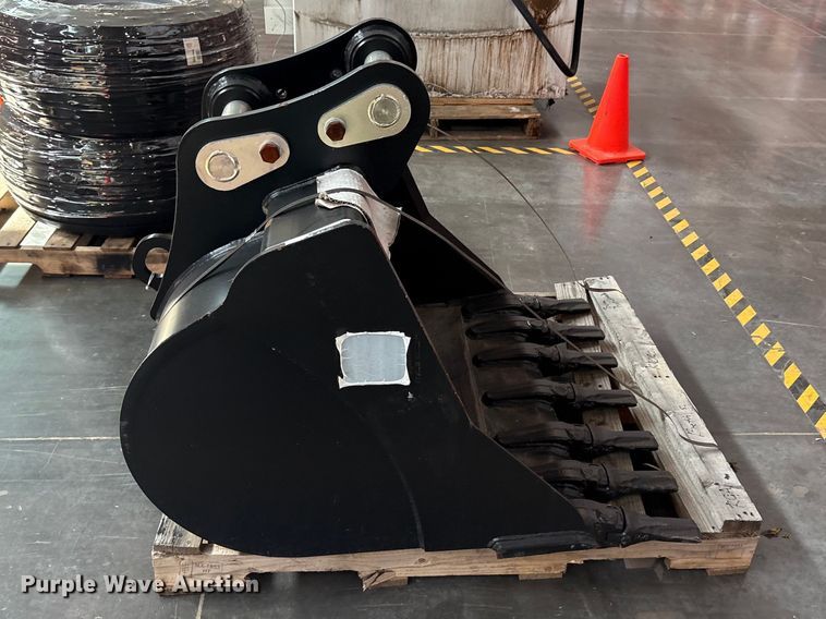 image for item EU0465 Kubota Wbk7419 excavator bucket