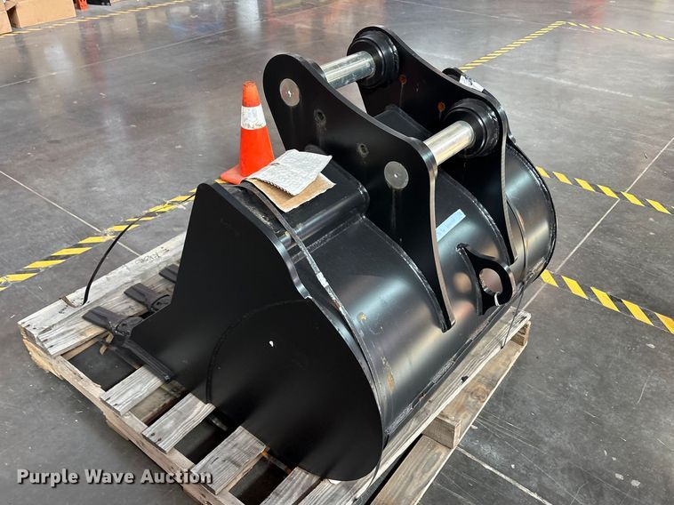 image for item EU0465 Kubota Wbk7419 excavator bucket