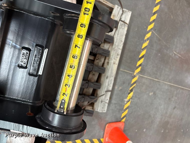 image for item EU0465 Kubota Wbk7419 excavator bucket