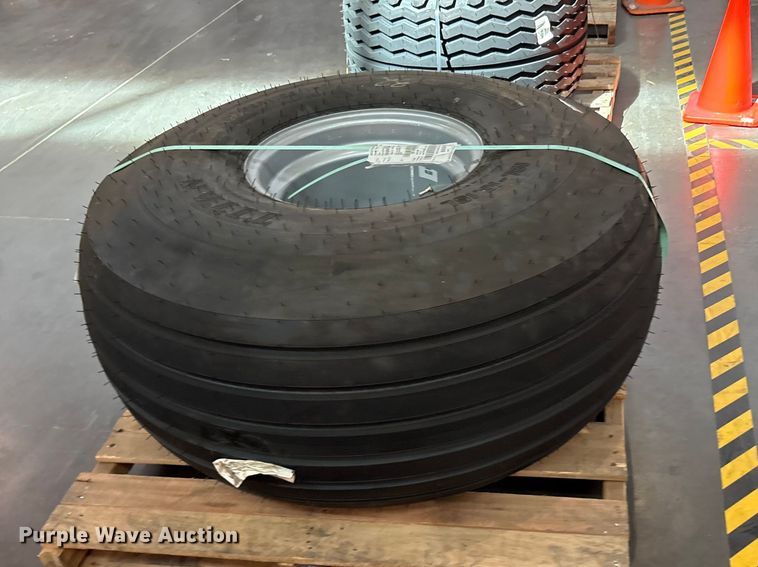 image for item EU0470 Titan 19L-16.1SL wheel and tire