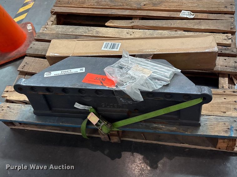 image for item EU0474 M series tractor weight bracket