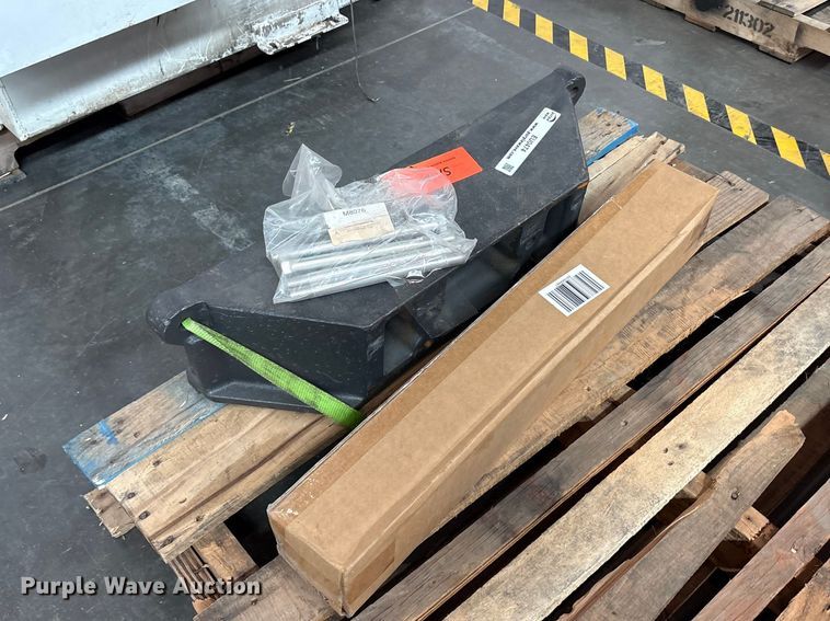 image for item EU0474 M series tractor weight bracket