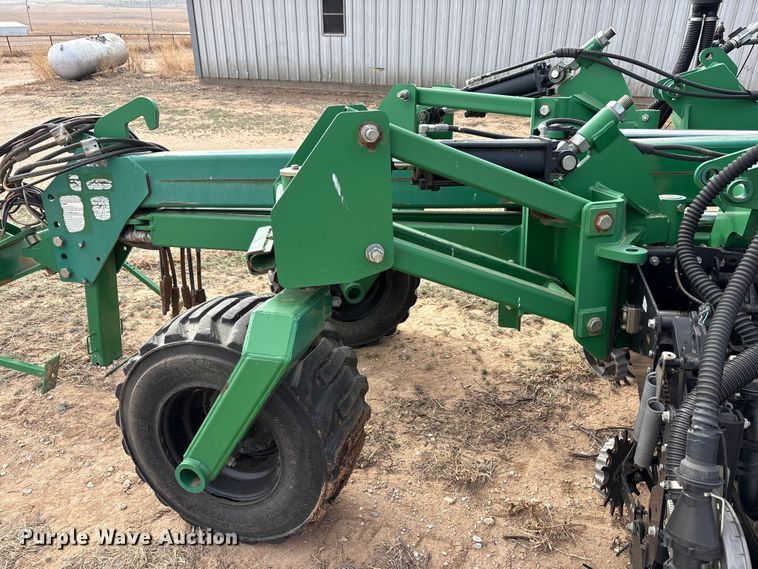 image for item EU4988 2011 Great Plains YP1625A-32TR twin row planter