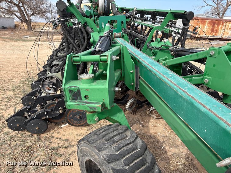 image for item EU4988 2011 Great Plains YP1625A-32TR twin row planter
