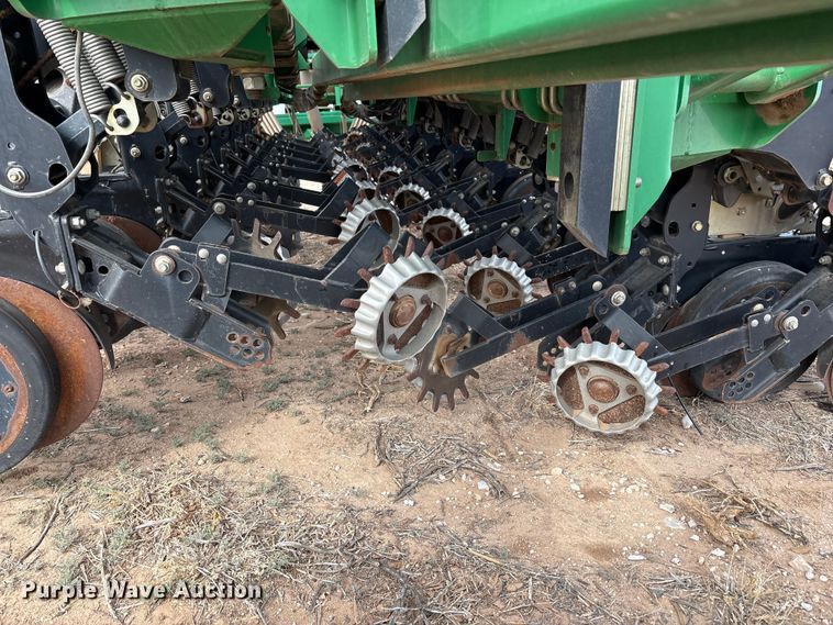 image for item EU4988 2011 Great Plains YP1625A-32TR twin row planter