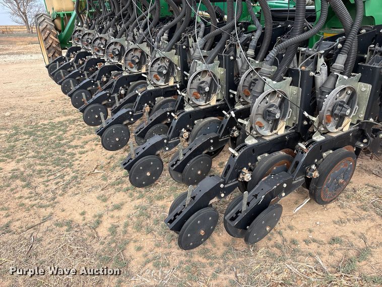 image for item EU4988 2011 Great Plains YP1625A-32TR twin row planter