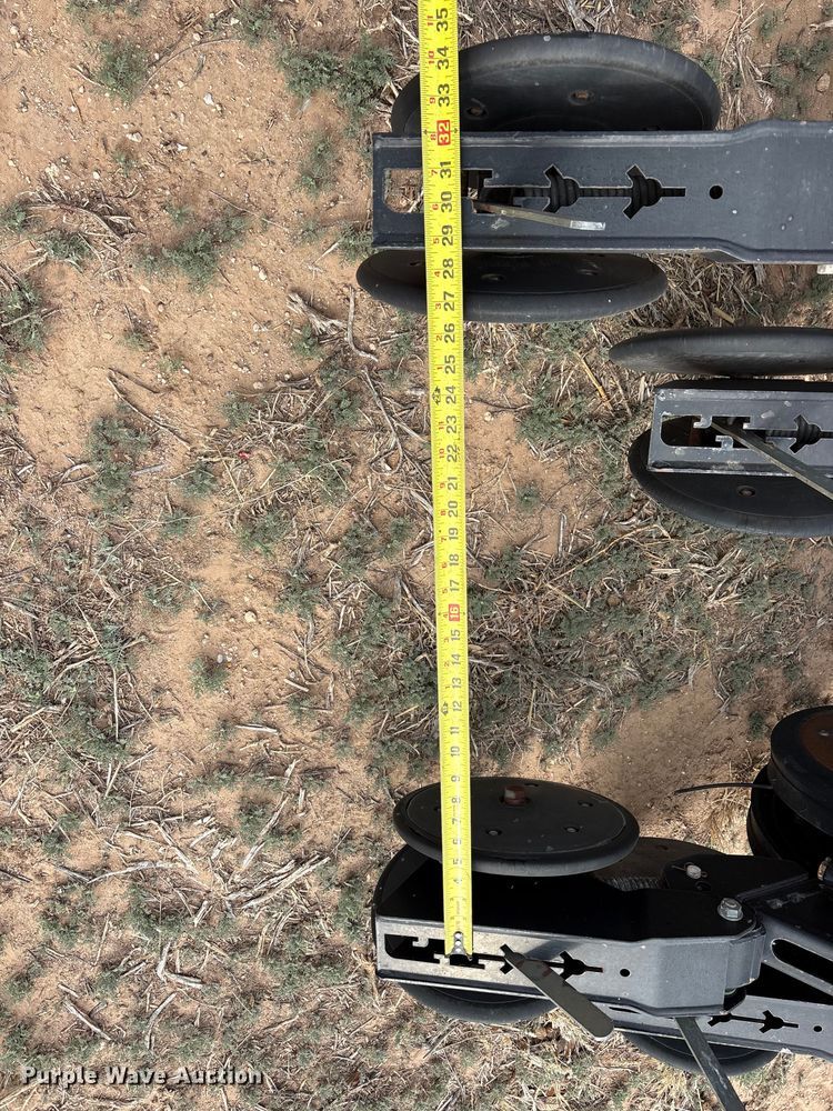 image for item EU4988 2011 Great Plains YP1625A-32TR twin row planter