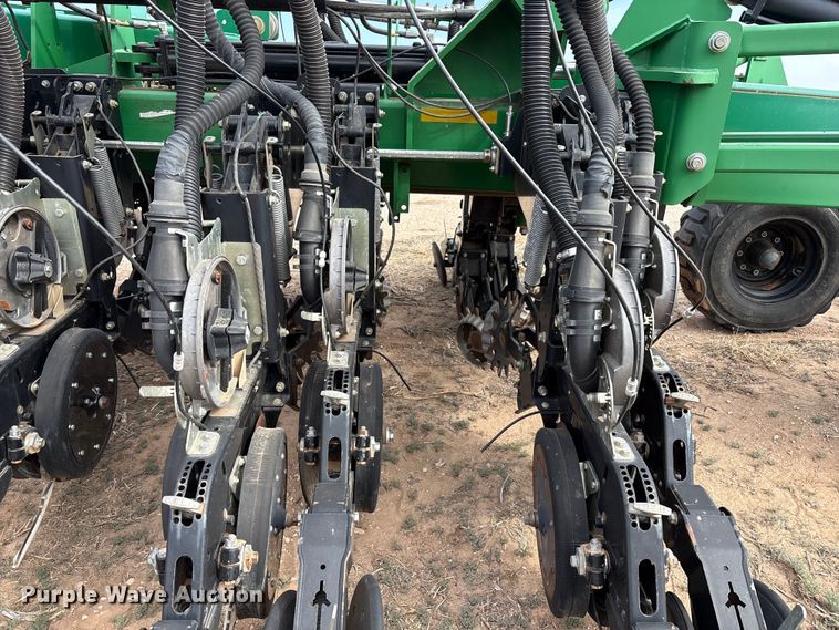 image for item EU4988 2011 Great Plains YP1625A-32TR twin row planter