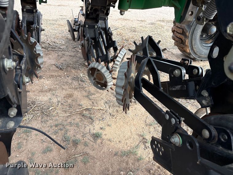 image for item EU4988 2011 Great Plains YP1625A-32TR twin row planter