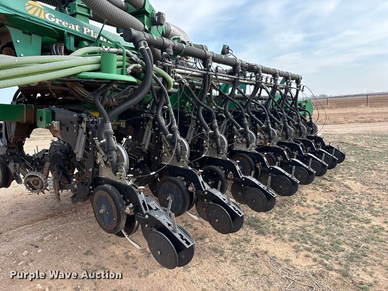 image for item EU4988 2011 Great Plains YP1625A-32TR twin row planter