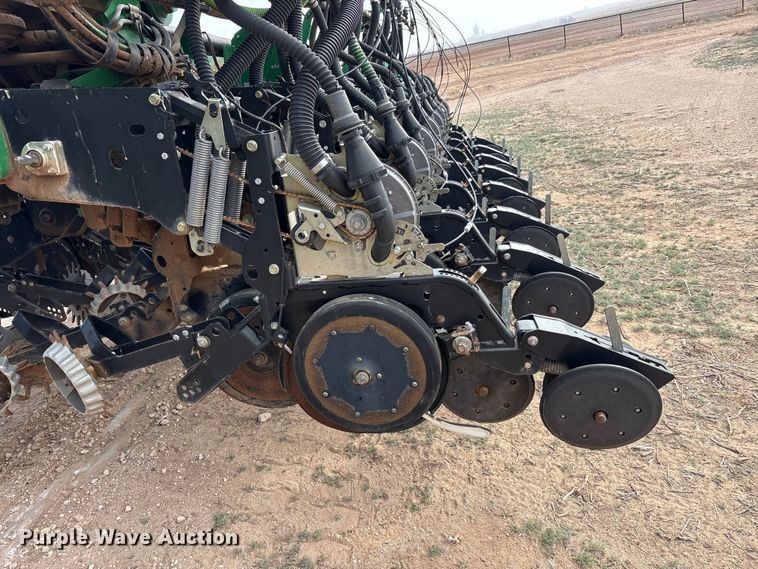 image for item EU4988 2011 Great Plains YP1625A-32TR twin row planter