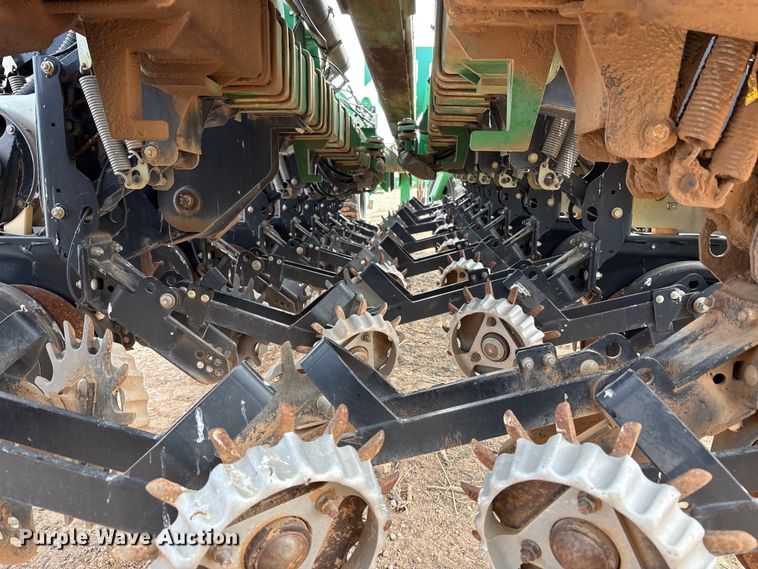 image for item EU4988 2011 Great Plains YP1625A-32TR twin row planter