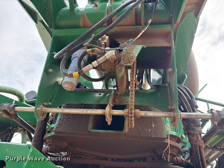 image for item EU4988 2011 Great Plains YP1625A-32TR twin row planter