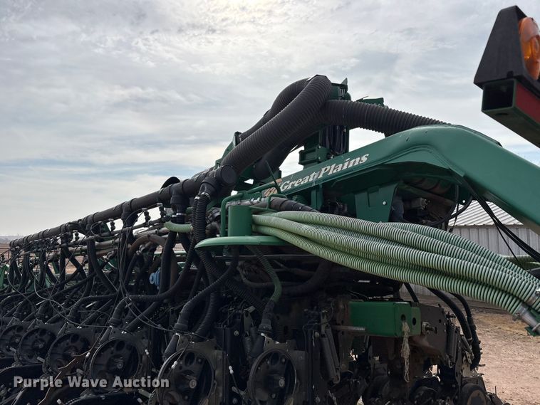 image for item EU4988 2011 Great Plains YP1625A-32TR twin row planter