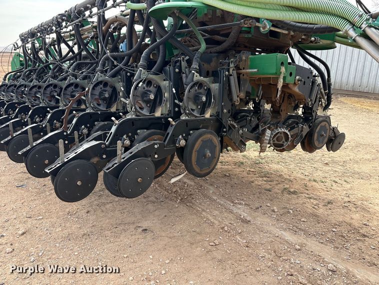 image for item EU4988 2011 Great Plains YP1625A-32TR twin row planter