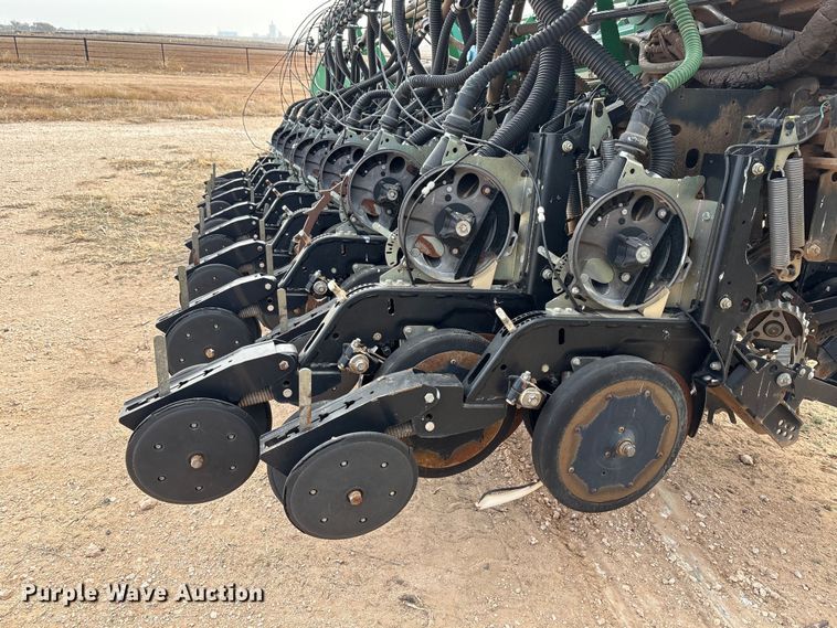 image for item EU4988 2011 Great Plains YP1625A-32TR twin row planter