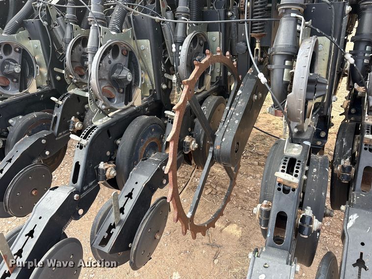 image for item EU4988 2011 Great Plains YP1625A-32TR twin row planter