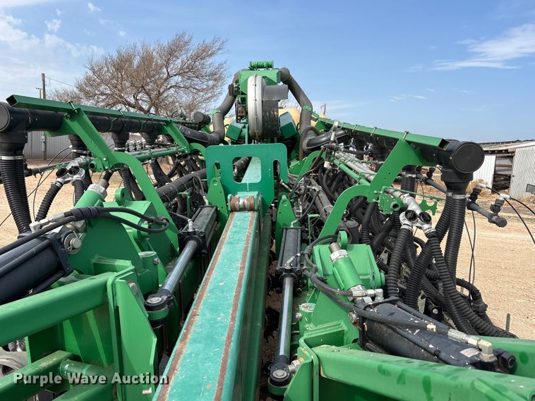 image for item EU4988 2011 Great Plains YP1625A-32TR twin row planter