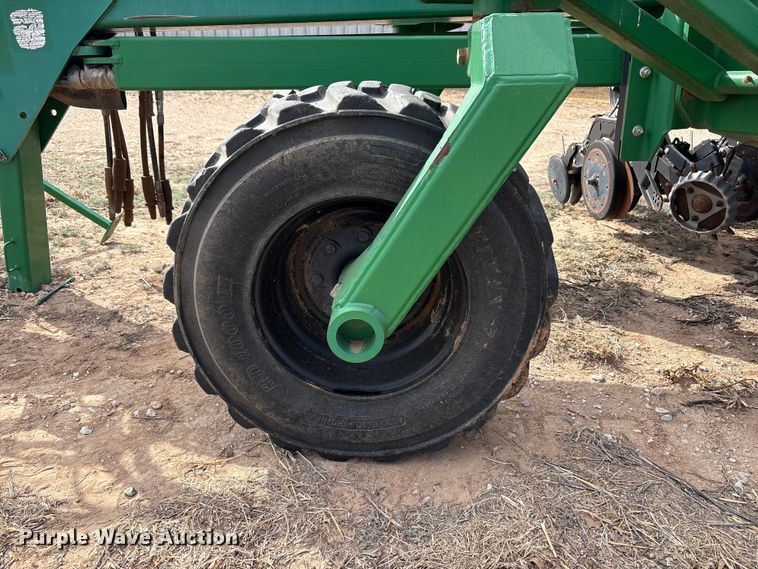 image for item EU4988 2011 Great Plains YP1625A-32TR twin row planter