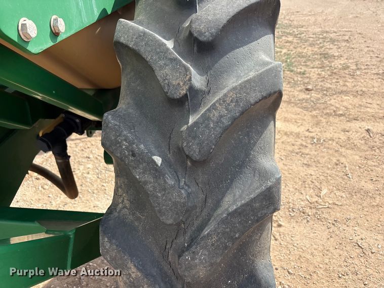 image for item EU4988 2011 Great Plains YP1625A-32TR twin row planter