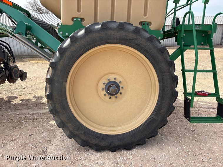 image for item EU4988 2011 Great Plains YP1625A-32TR twin row planter