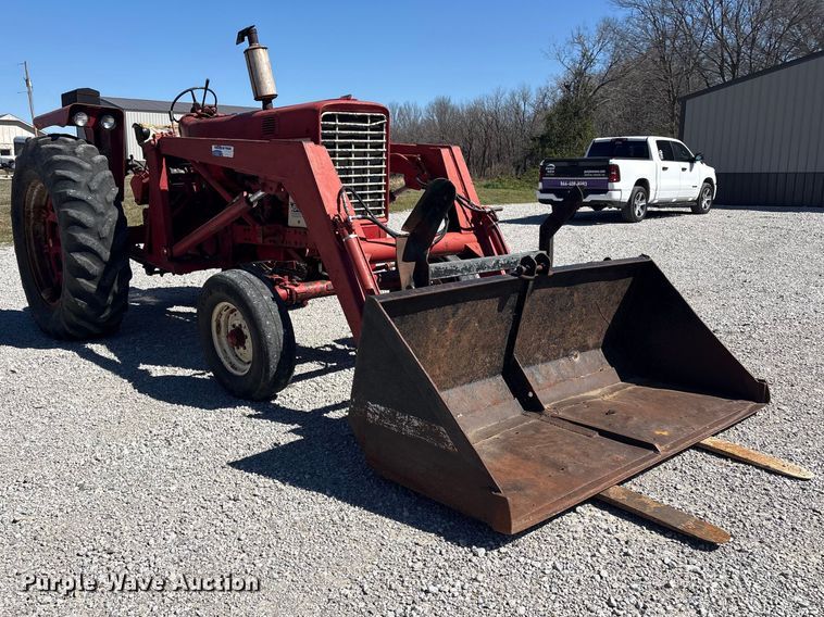 image for item EV2841 1967 International 656 tractor