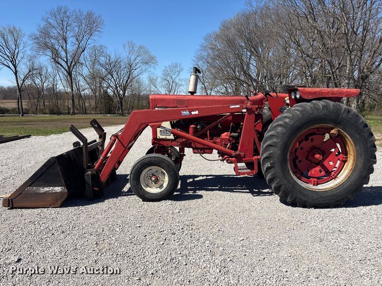 image for item EV2841 1967 International 656 tractor