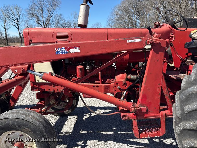 image for item EV2841 1967 International 656 tractor