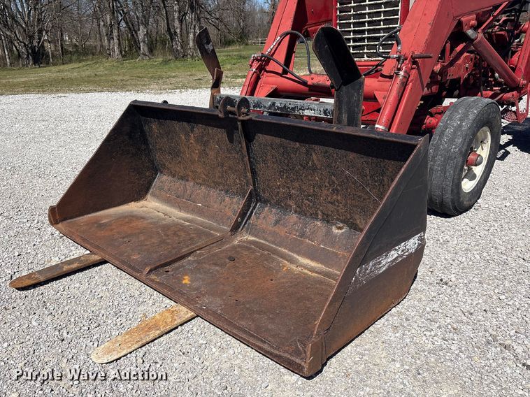 image for item EV2841 1967 International 656 tractor