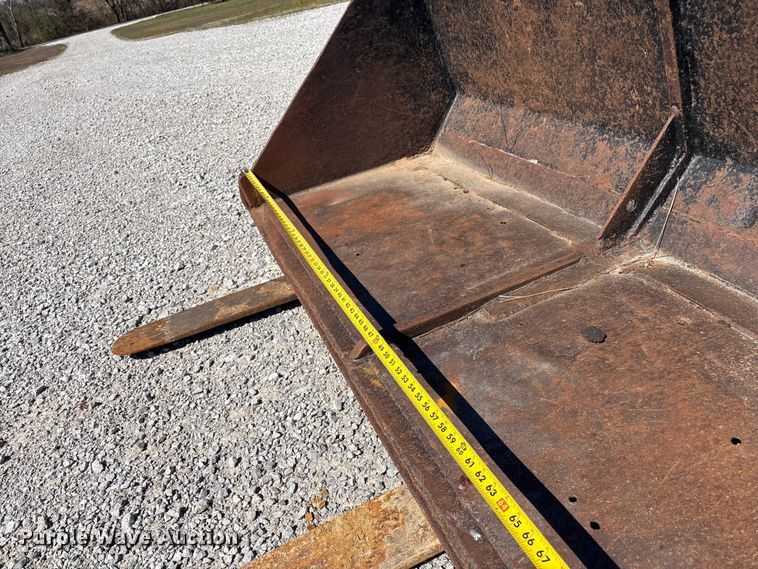 image for item EV2841 1967 International 656 tractor